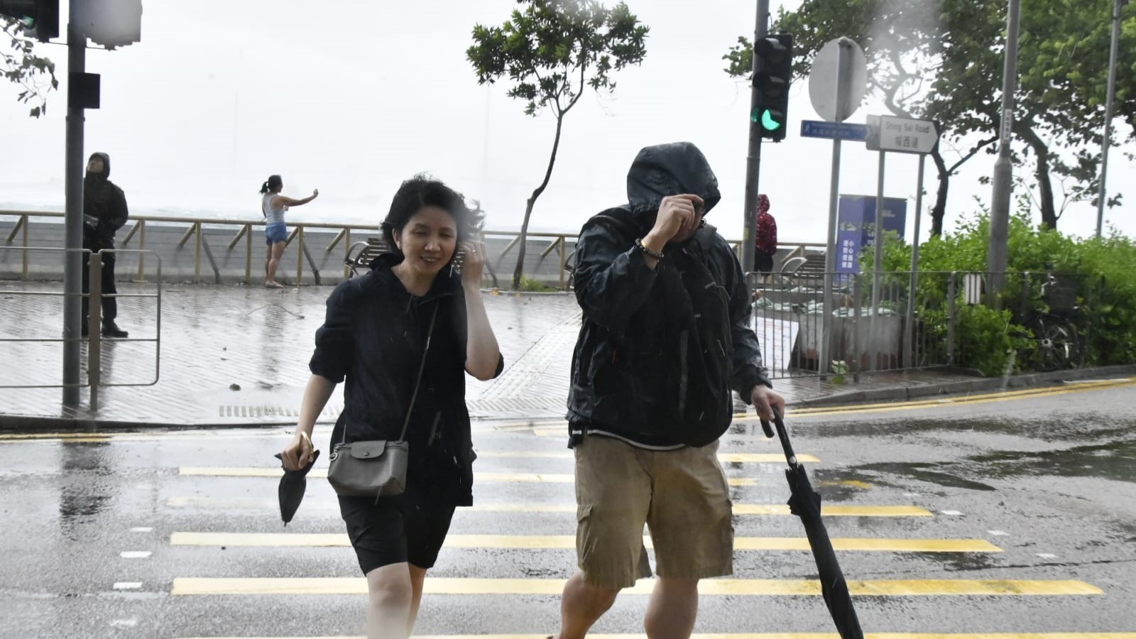 天文台：下午4時10分改發八號烈風或暴風信號