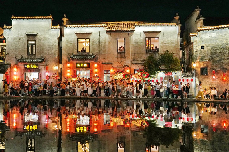 皖黟縣：非遺魚燈遊古村