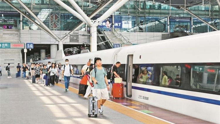 深鐵暑運旅客到發量已超千萬人次