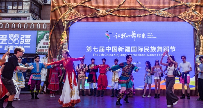 芭蕾經典邂逅民族風情 國際大巴扎的舞韻交融