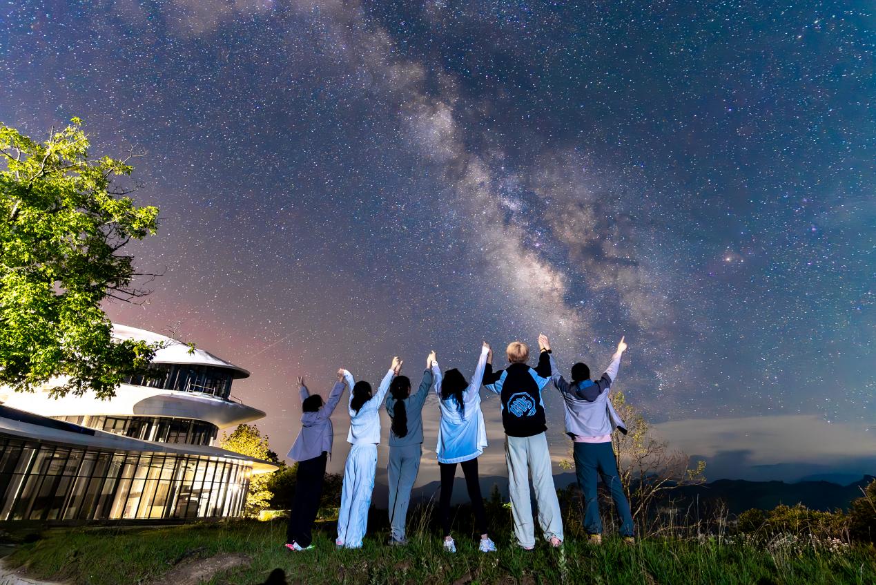 四川光霧山星空慢直播引60萬網友圍觀開啟文旅融合新體驗