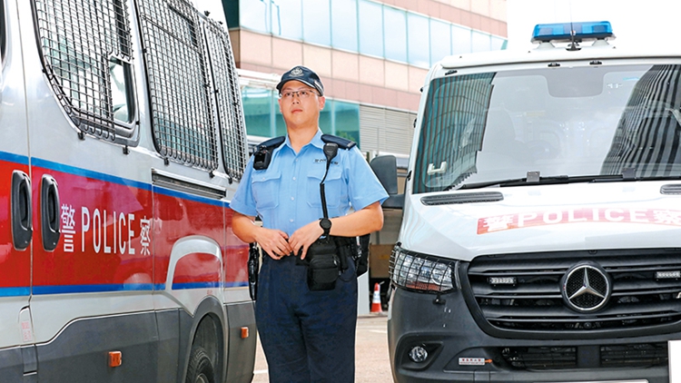 大狀輔警的「雙面」人生：「法理情」說好警察故事 