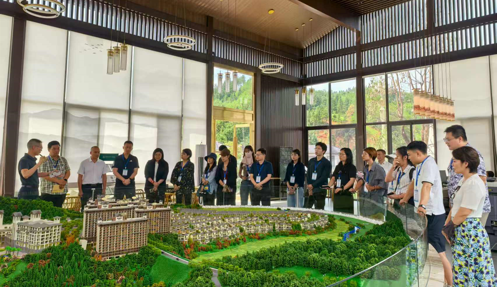 探溫泉之城 覽康養勝地——粵港澳大灣區媒體總編輯走進廣西賀州市