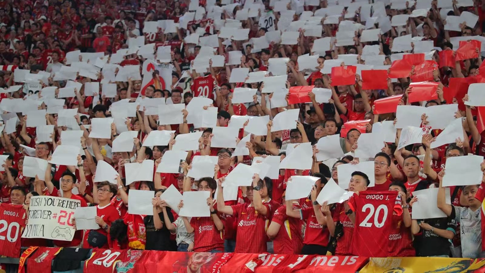 有片｜利物浦2:4負AC米蘭 49704人入場創啟德紀錄