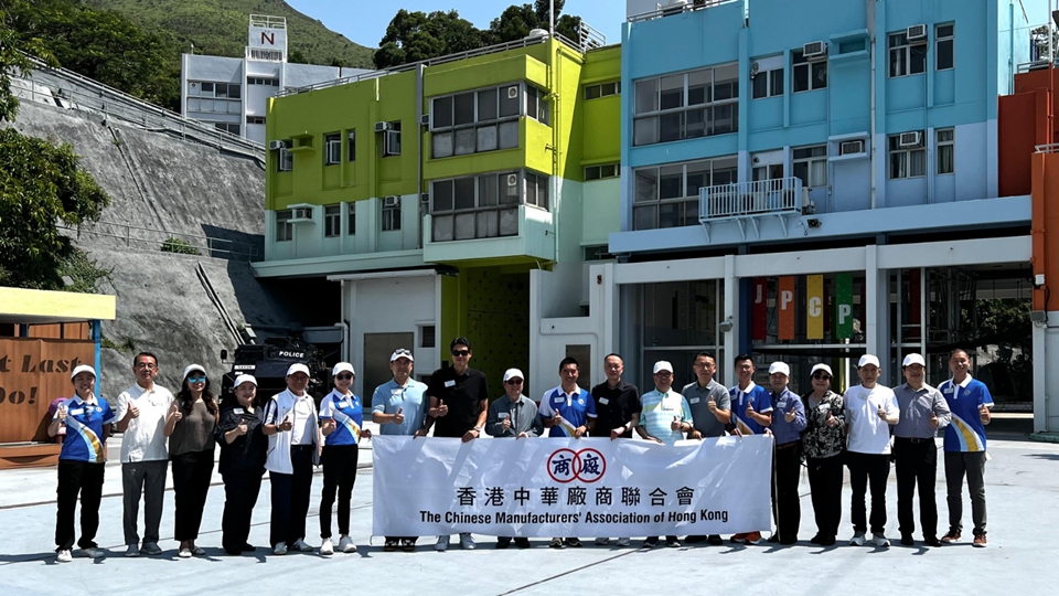 捐款成立八鄉少訊中心 廠商會成員參觀了解最新發展