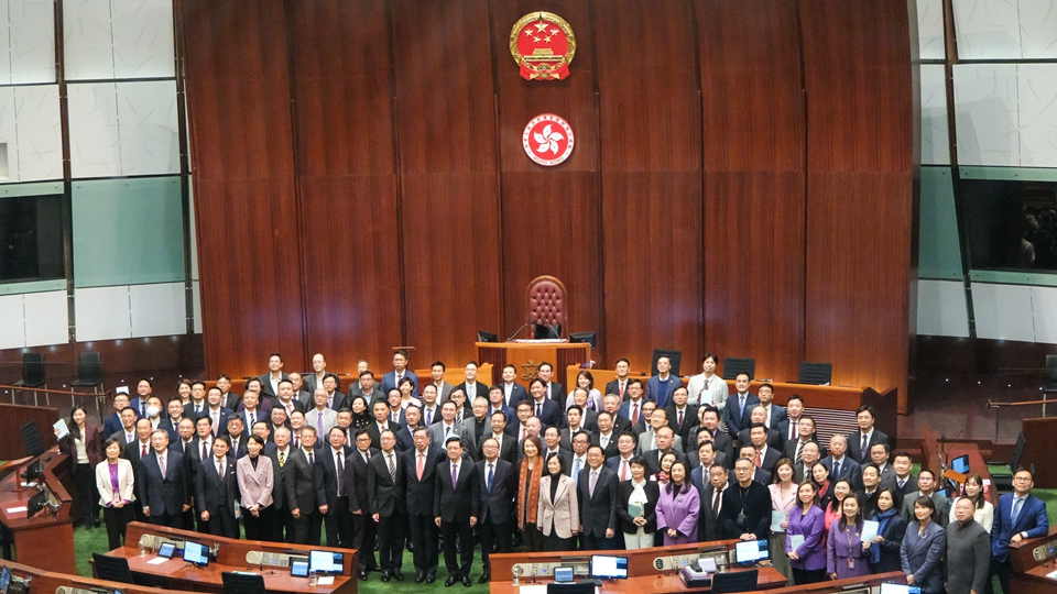 全體立法會議員發表聲明：所謂「香港議會選舉」是徹頭徹尾的鬧劇