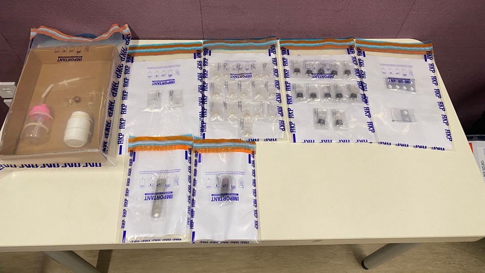 警方柴灣搗破毒品儲存倉 拘1女 檢值9300元毒品