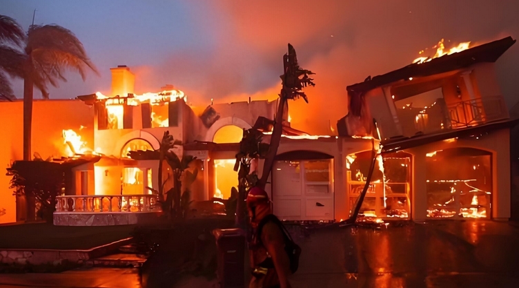 美國加州「吉福德大火」造成至少3人受傷、危及數百棟建築