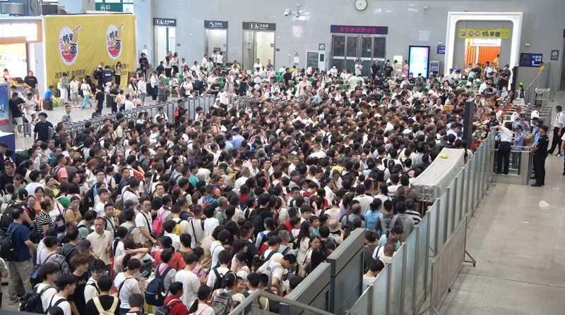 廣州大雨致火車停運 耒陽快速轉運3000旅客