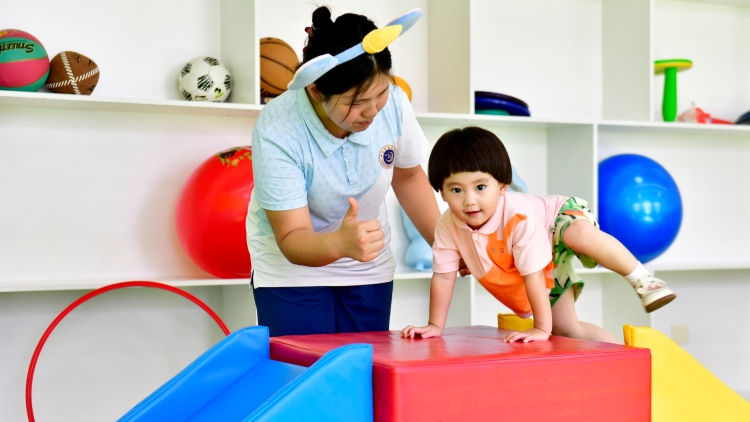 惠及約1200萬人，免保育教育費政策覆蓋所有幼兒園大班兒童