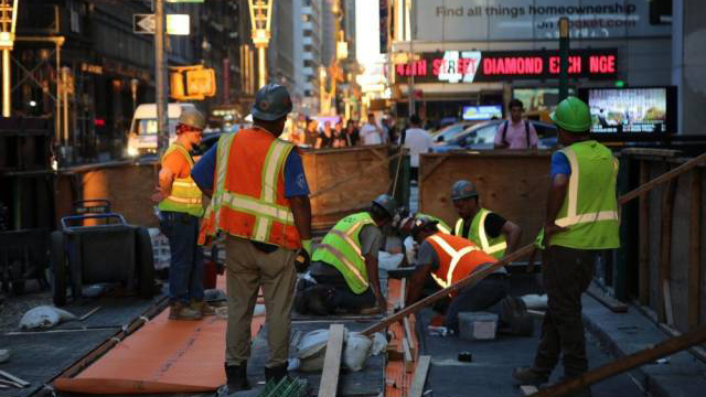 穆迪稱美國超半數行業裁員