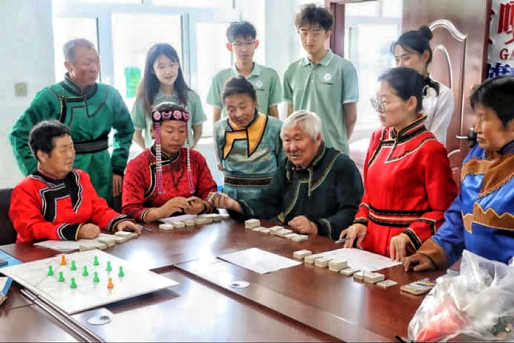 黑龍江伊春：黨旗飄揚林都綠 暖心服務護客安