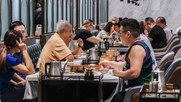 【港事講場】機遇大於挑戰 不應妄自菲薄