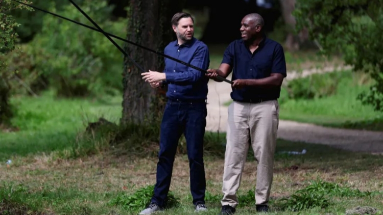 陪美副總統無證釣魚 英外交大臣主動道歉