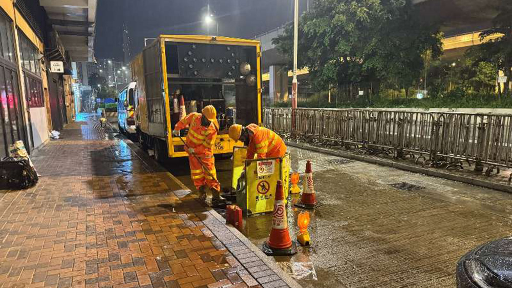 天文台改發黃雨 渠務署巡查水浸地點