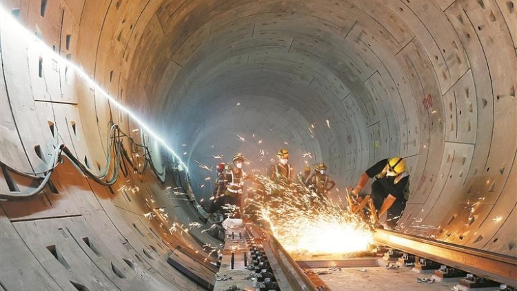 深圳地鐵13號線二期北延段實現「長軌通」