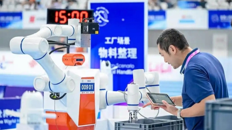 2025世界人形機器人運動會收官 廣東機器人戰隊摘金奪銀