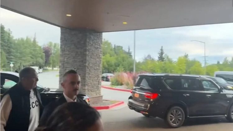 俄外長同款「蘇聯」衛衣引關注