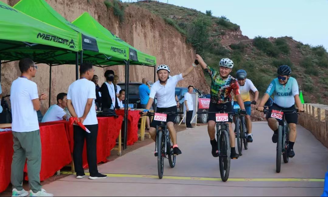 「冠雲牛肉·平遙古城第七屆山地自行車挑戰賽」在山西平遙開賽
