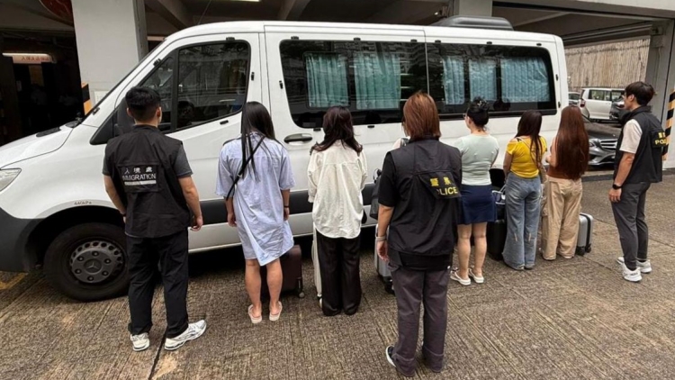 警方荃灣掃黃拘9名內地女