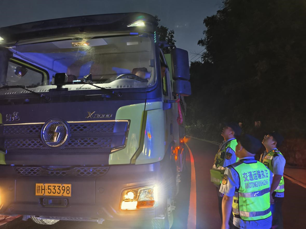 皖祁門縣：聯合執法錯峰治超 築牢道路安全防線