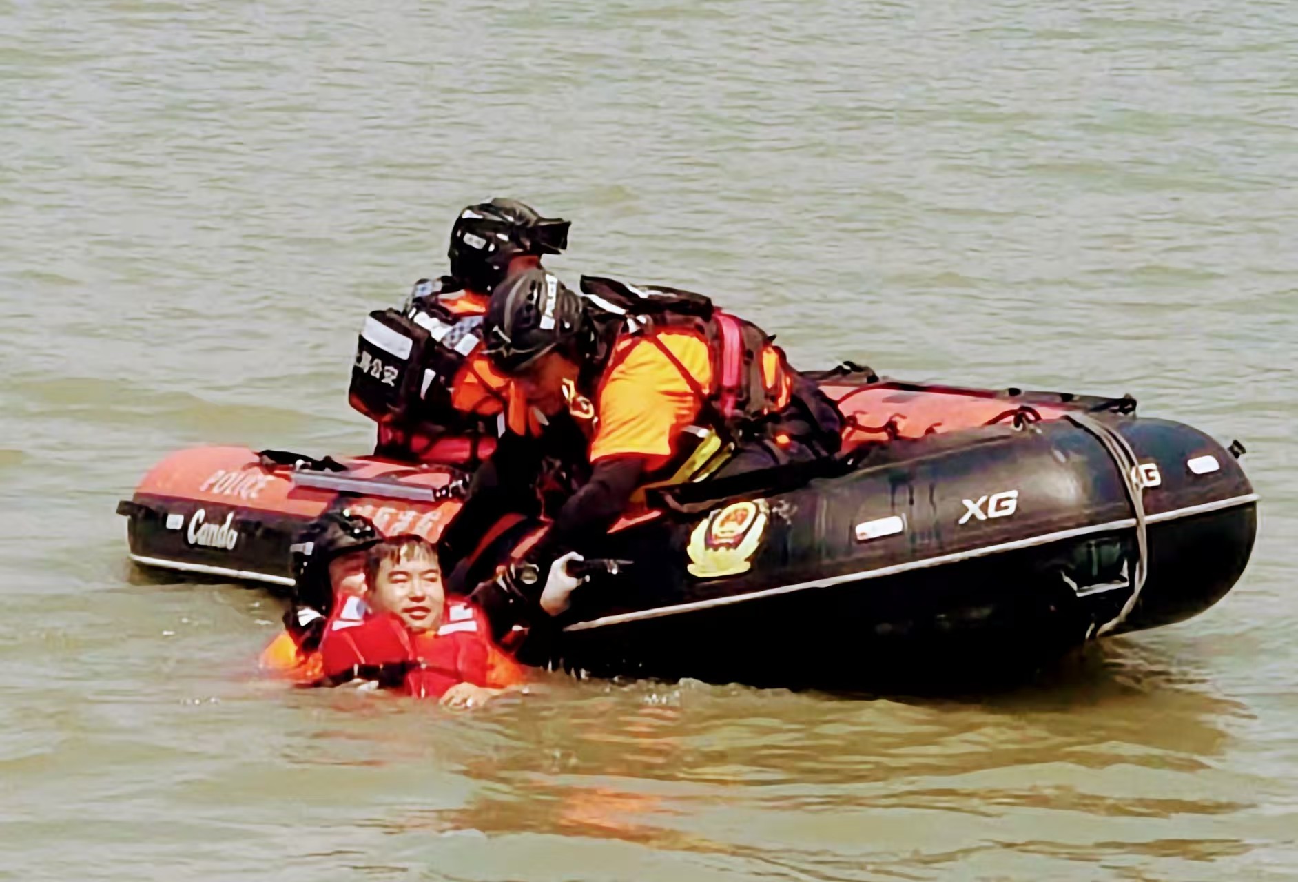 滬警方水上救援隊烈日下再展應急高效處置能力