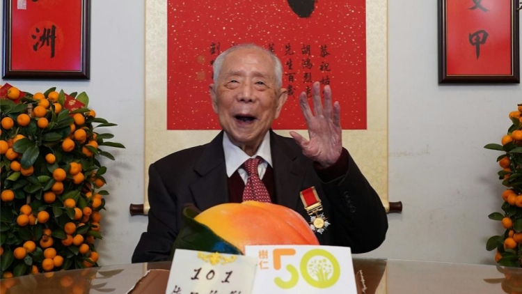 【特稿】立德樹人 無私奉獻——悼念胡鴻烈校長