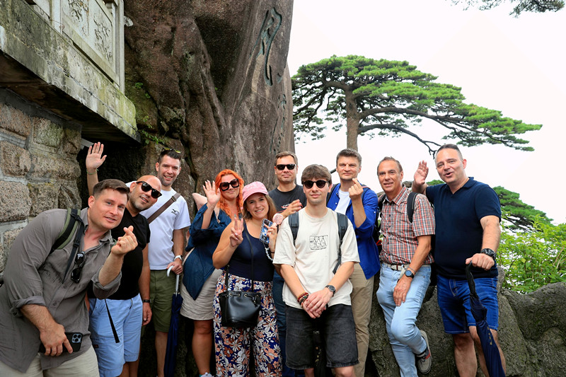 匈牙利媒體團採風黃山風景區