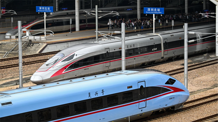 全國鐵路暑運發送旅客破8億人次