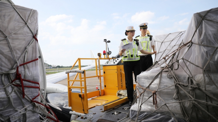 珠海機場國際貨運口岸首批貨物成功發運
