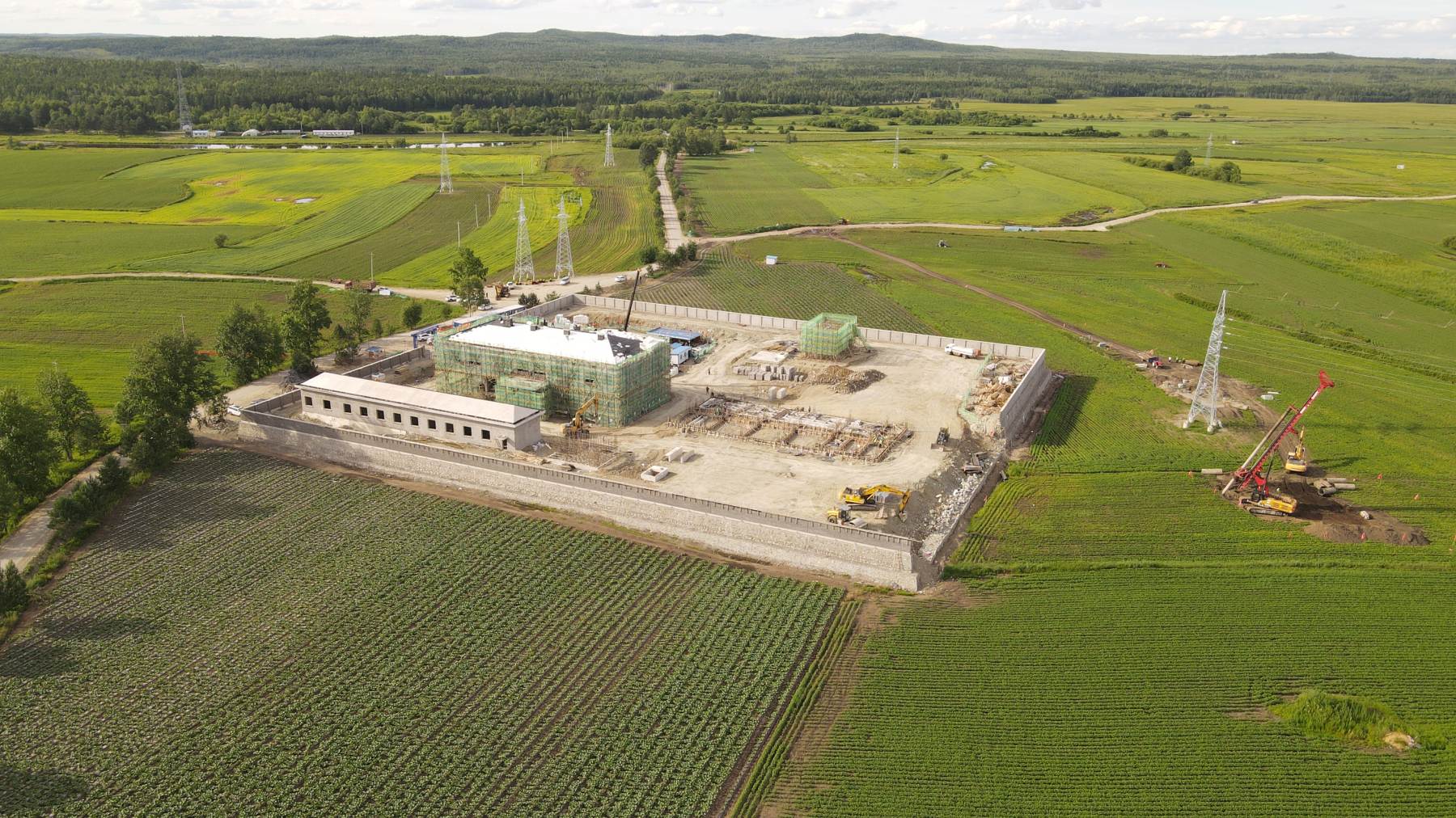 首颱風機吊裝成功！中電建大興安嶺十八站風電項目助力北疆綠色發展