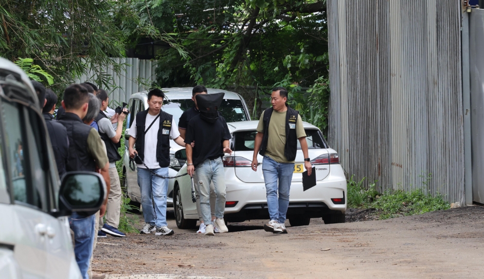 洪水橋亦園路謀殺案 警方押解疑犯重組案情