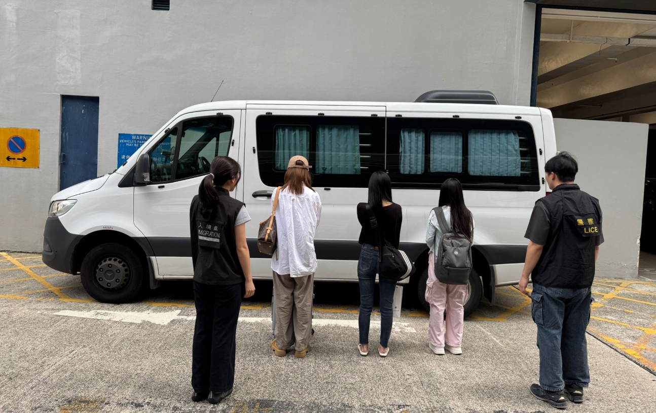 警方北區掃黃拘11名女子