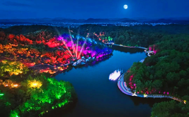 【黃山旅遊之開學通告】花山謎窟推出「黃山高校種草官挑戰賽」