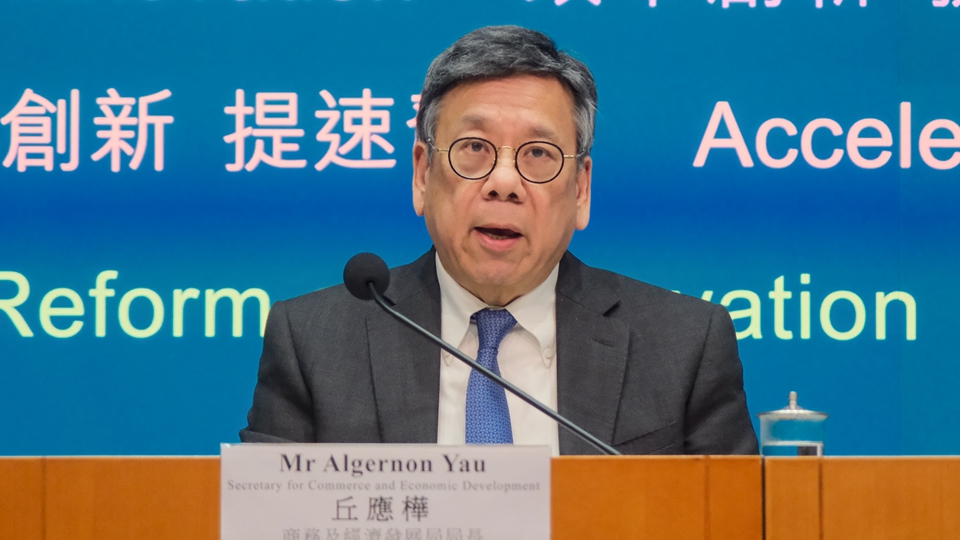 丘應樺8`31啓程訪問新加坡 介紹香港最新經貿發展