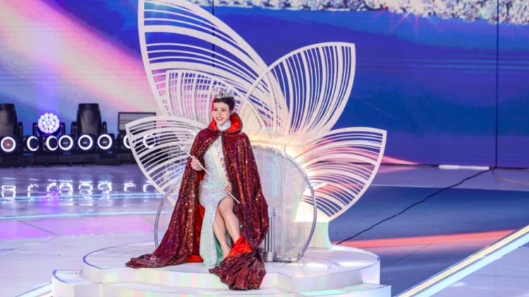 《2025香港小姐競選決賽》三甲出爐 陳詠詩奪冠