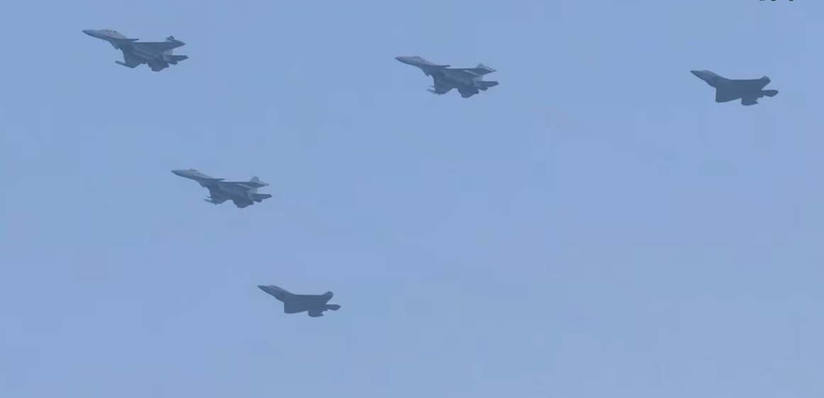 空軍方隊：受閱隊員全部參加過高空跳傘 