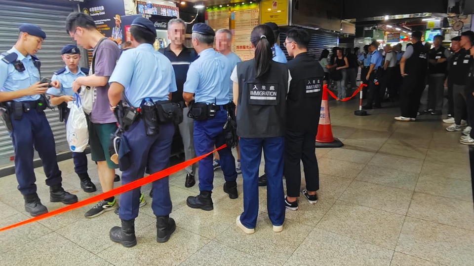 警方聯同入境處尖沙咀聯合執法 拘捕2男 發現一名通緝犯