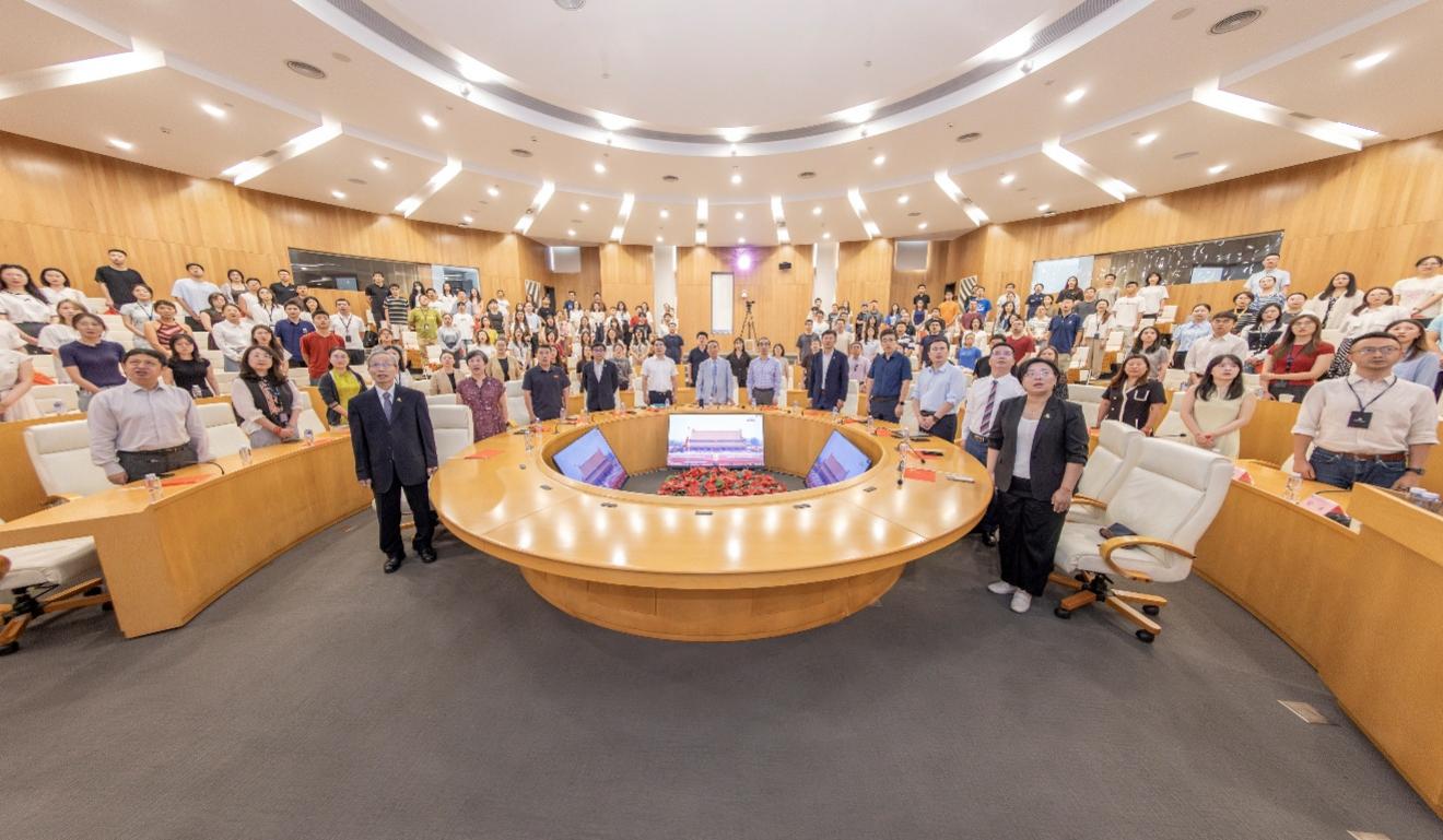 香港中文大學（深圳）多位教授現場觀禮盛大閱兵