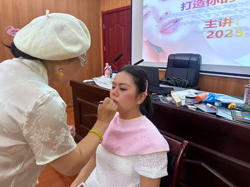 皖屯溪：「妝」點青春 煥新風采