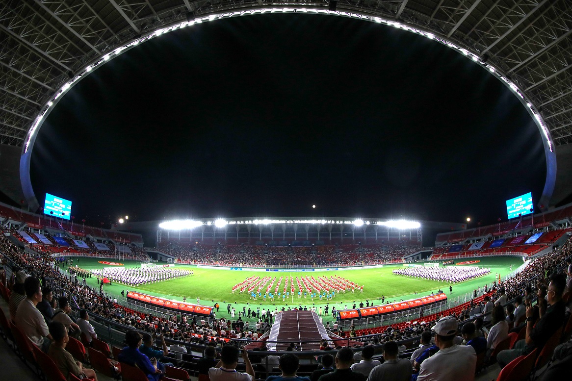 近3萬人吶喊助威！瀋陽鐵西首屆「廠超」啟幕，工業精神碰撞足球激情