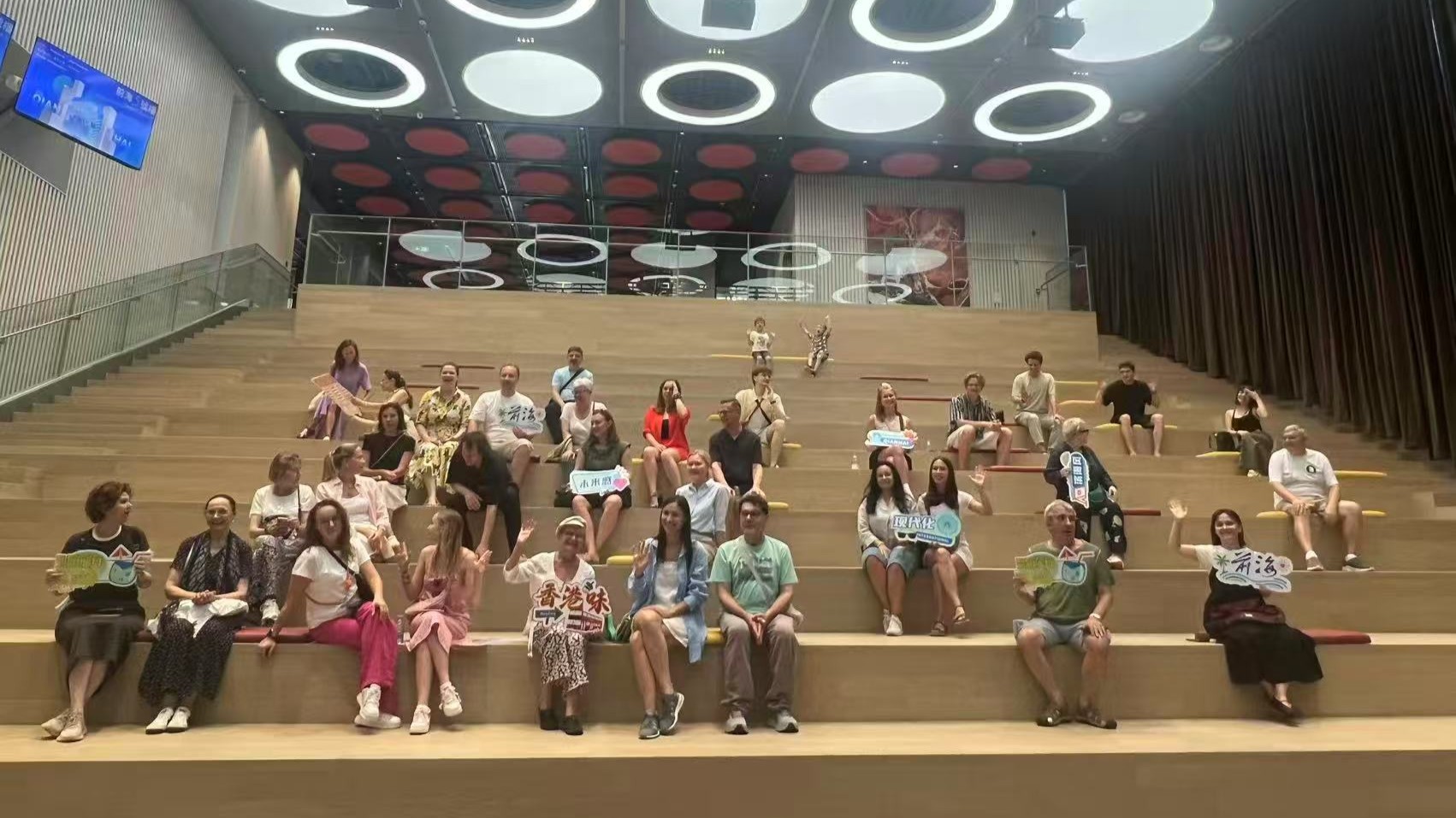 俄羅斯劇團到訪前海 感受「世界級旅遊目的地」科技魅力