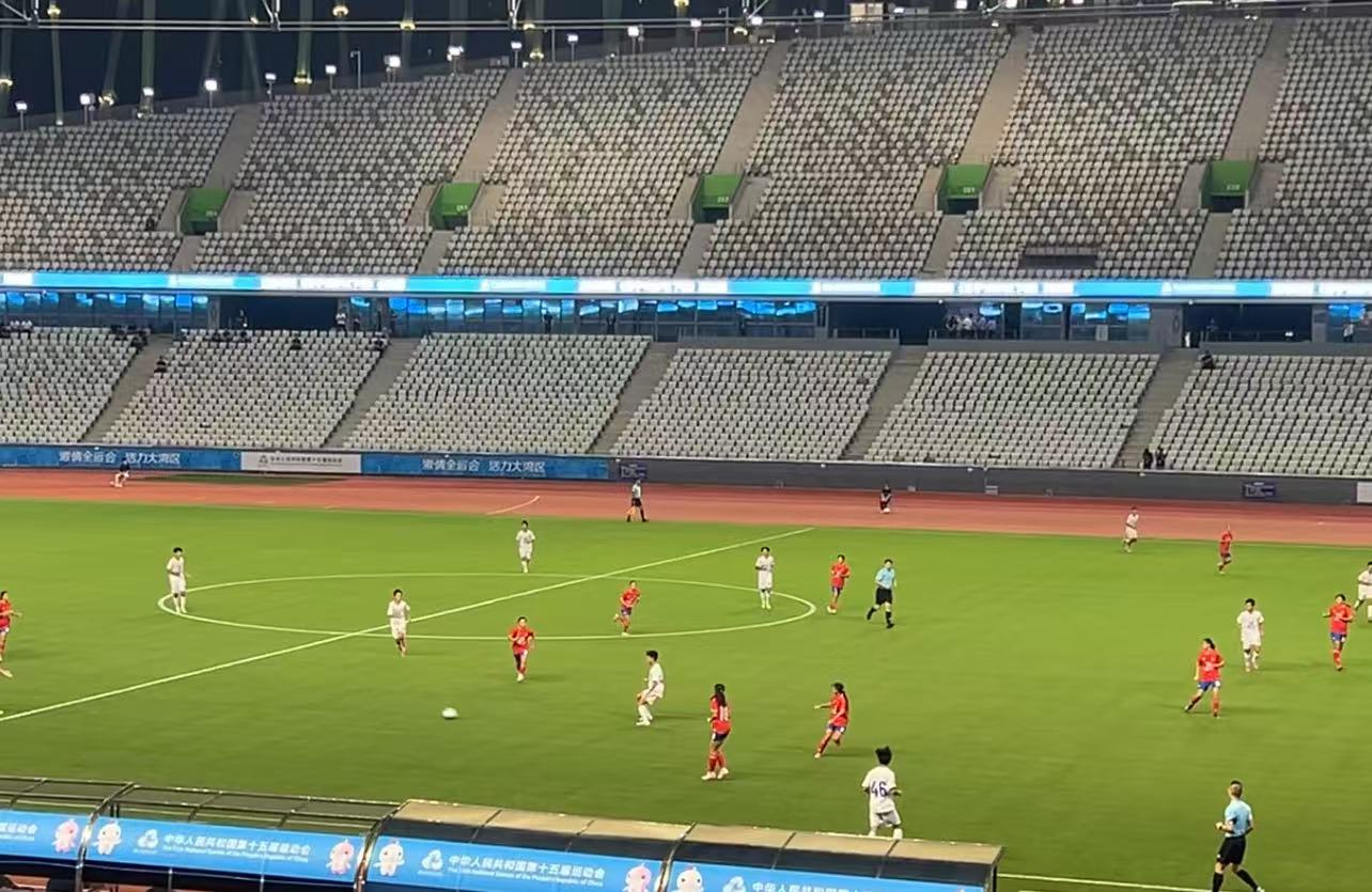 深圳寶安體育場舉行十五運會足球測試賽 升級場館秩序井然