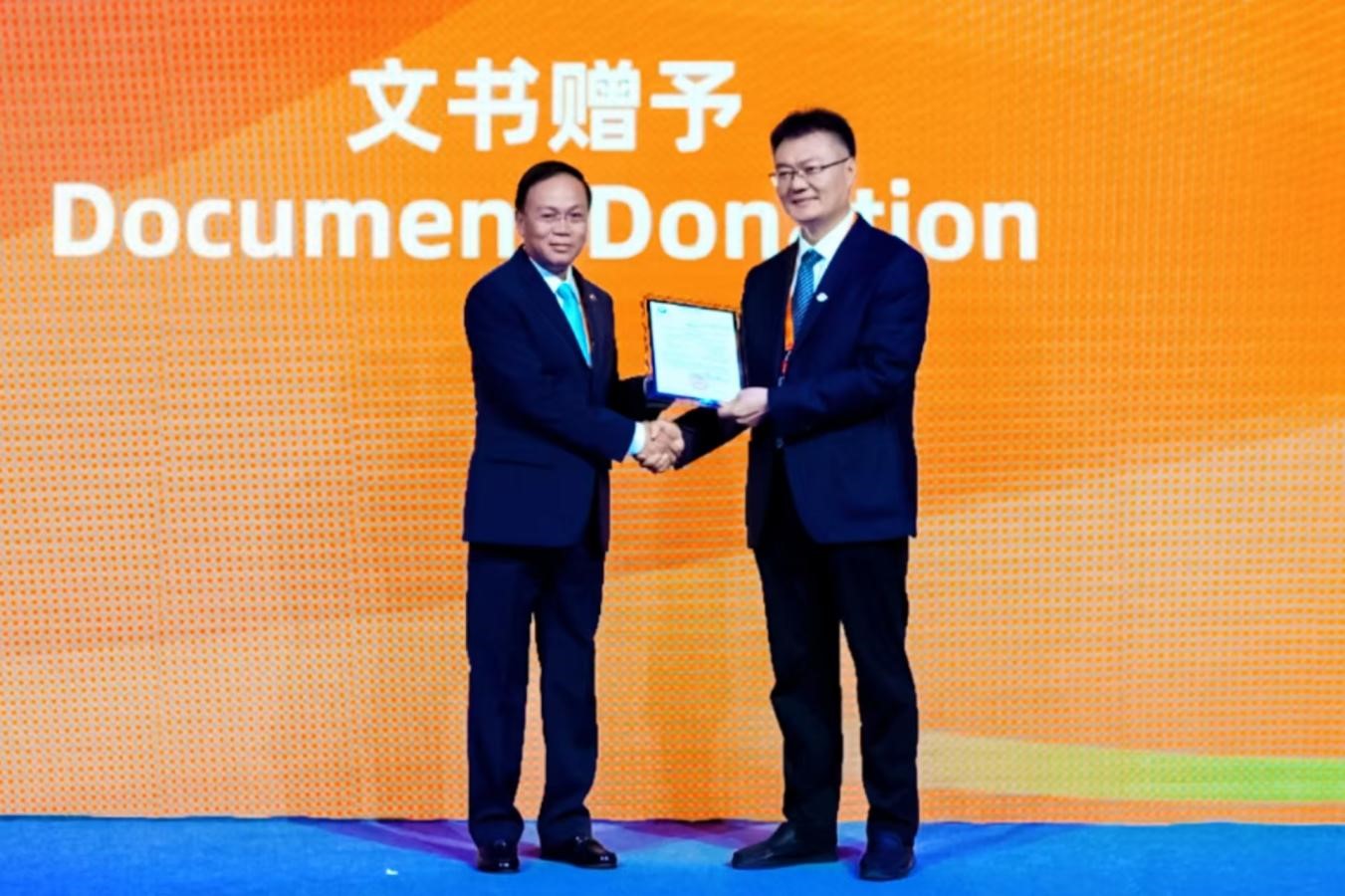 柬埔寨王國衛生部交付同仁堂安宮牛黃丸許可證書