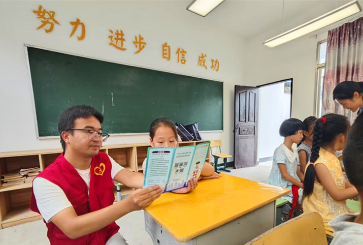 皖黟縣碧陽鎮：開展「 掃黃打非進校園」主題宣傳活動