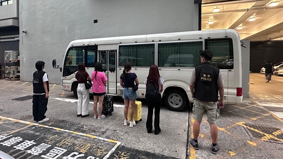 警方北區掃黃 拘捕14名內地女子