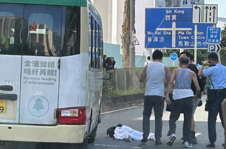 馬鞍山女學生遭小巴撞倒 一度陷昏迷送院搶救