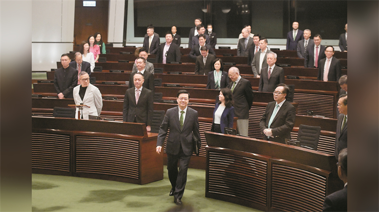 特首立會答問解畫施政報告 經濟民生發展紅利兩相連