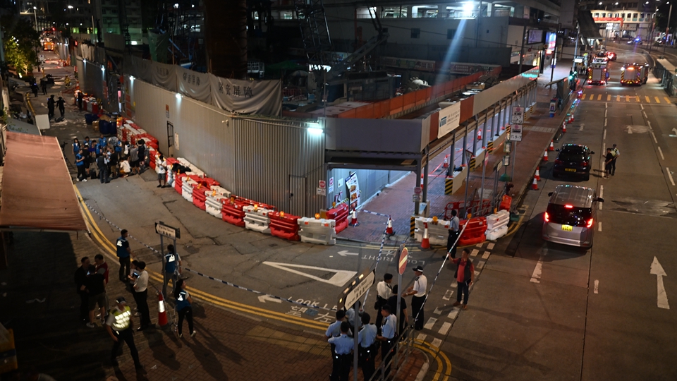 鰂魚涌地盤炸彈｜英皇道濱海街部分路段封閉 21條巴士線改道