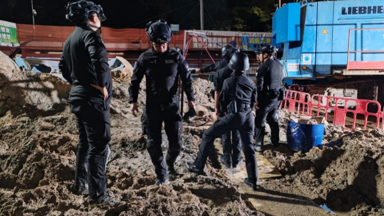 鰂魚涌地盤炸彈｜【多圖】警方上午11時48分成功拆彈  銷毀所有炸藥